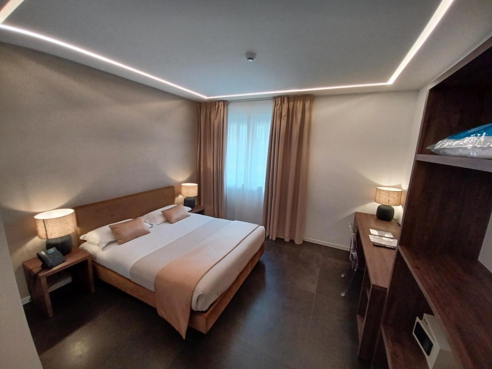 Outside Boutique Hotel Foggia Exterior foto